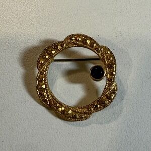 Vintage Gold Tone Circle Brooch with Black Accent Elegant Accessory